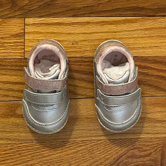 Stride Rite Kennedy Sneaker, Silver, Size 3 - Picture 5 of 10